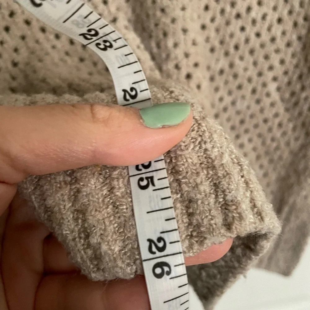 aerie Women’s Size Small Open-Knit V-Neck Sweater in Cream/Tan